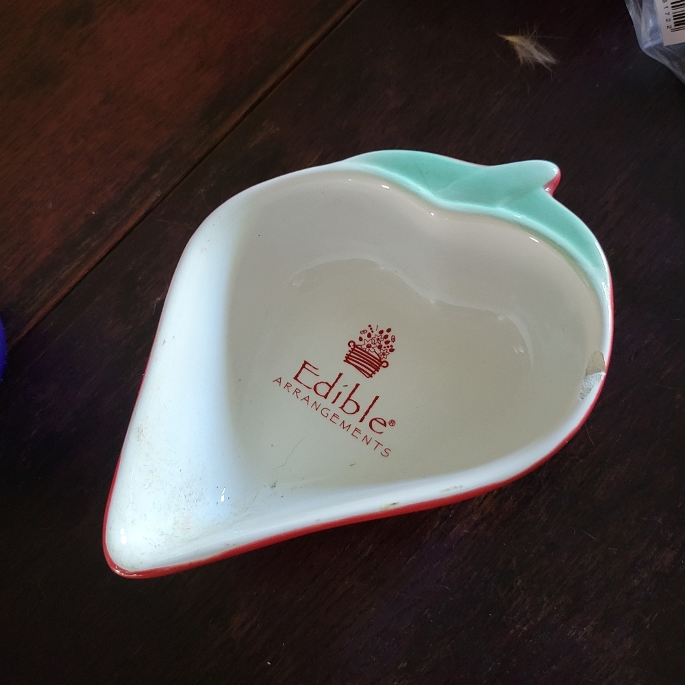 Edible arrangement strawberry ceramic serving dish trinket bowl [rare]